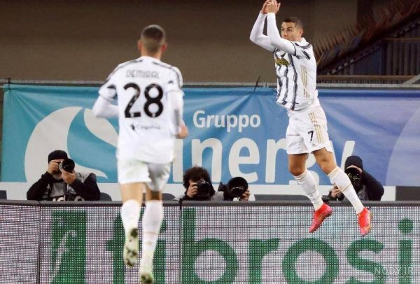  عکس رونالدو با شیر