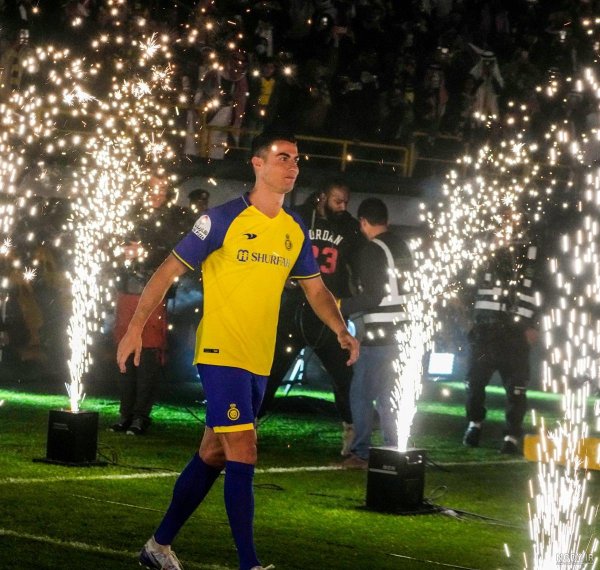  عکس رونالدو با لباس استقلال