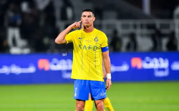 عکس رونالدو با شیر واقعی