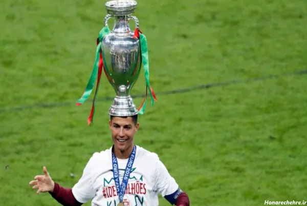  30 عکس رونالدو با جام جهانی