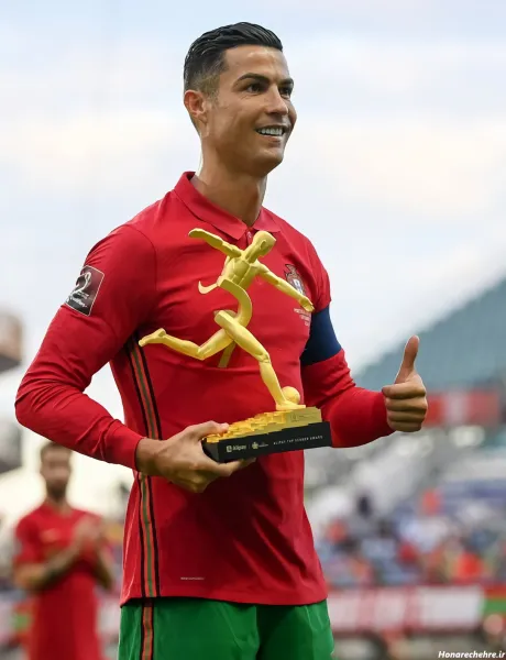  10 عکس رونالدو با جام یورو