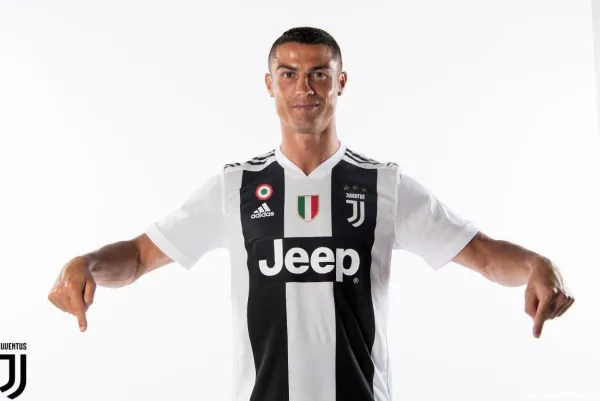  10 عکس رونالدو با جام یورو