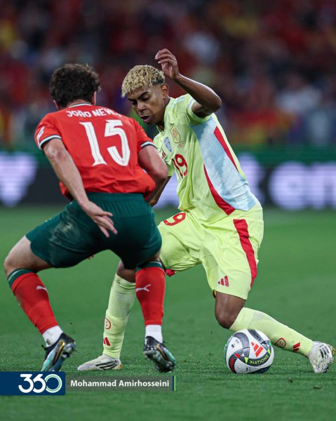  عکس رونالدو با جام لیگ ملت ها