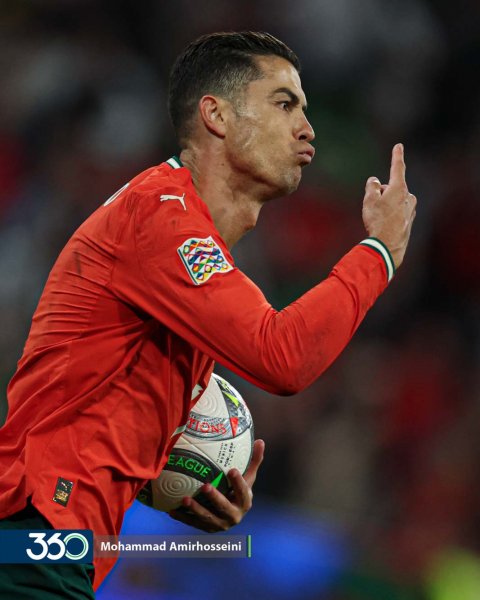  عکس رونالدو با جام لیگ ملت ها