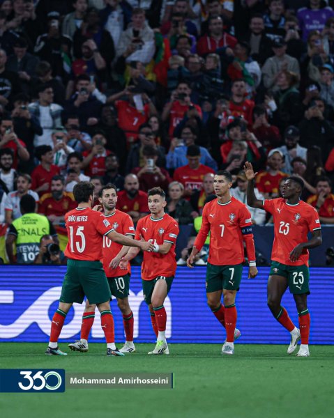  عکس رونالدو با جام لیگ ملت ها