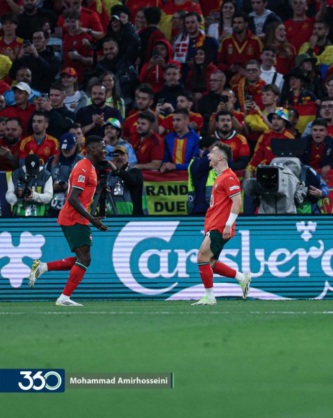  عکس رونالدو با جام لیگ ملت ها