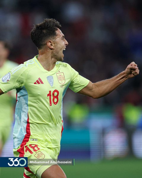  عکس رونالدو با جام لیگ ملت ها