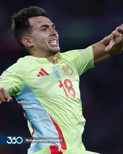  عکس رونالدو با جام لیگ ملت ها