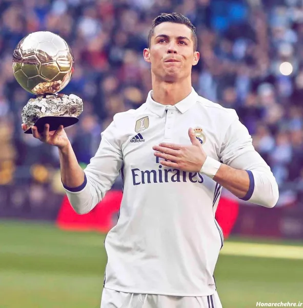  عکس رونالدو توپ طلا