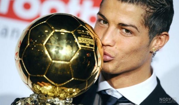  عکس رونالدو با توپ طلا برای پروفایل