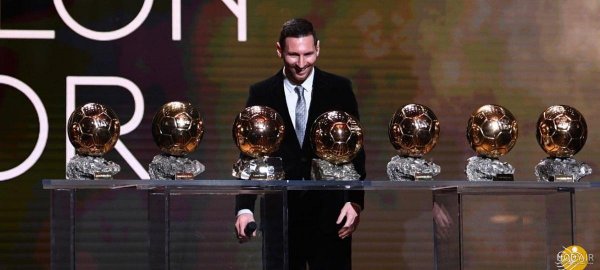  عکس رونالدو با توپ طلا برای پروفایل