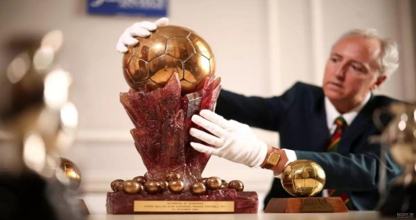  عکس رونالدو با توپ طلا برای پروفایل