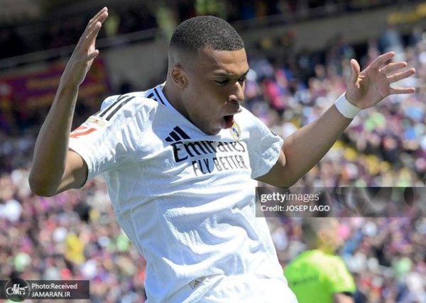  عکس امباپه با کفش طلا