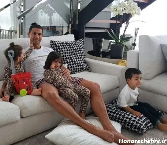  عکس لباس رونالدو و زنش در تخت خواب