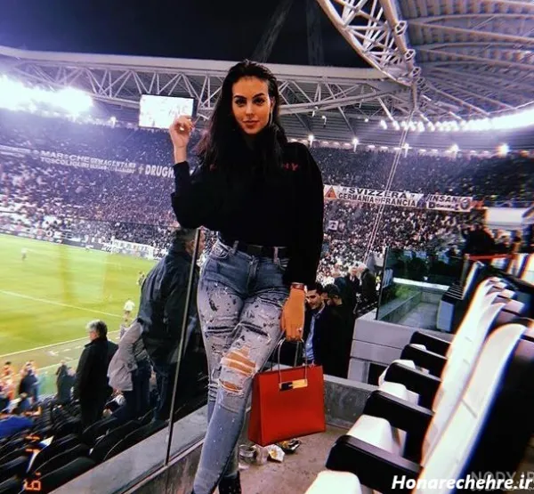  عکس لباس رونالدو و زنش در تخت خواب