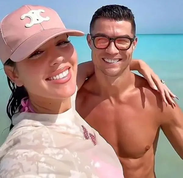  40 عکس رونالدو و همسرش در ساحل