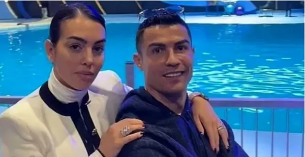 عکس رونالدو و همسرش در استخر