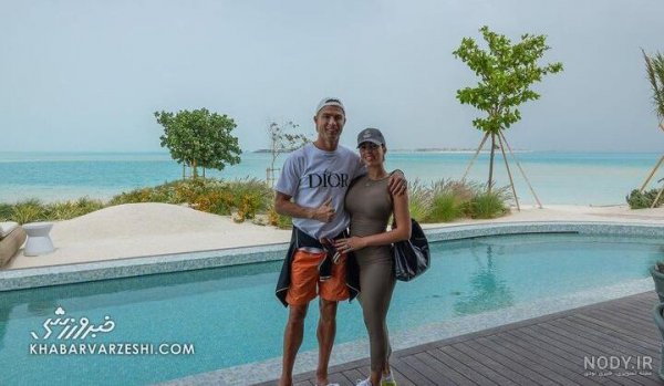  عکس رونالدو و همسرش در استخر