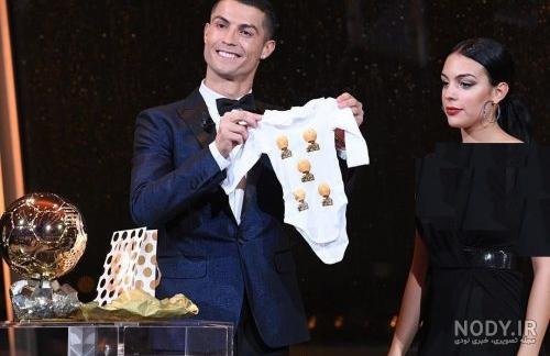  عکس بوسیدن رونالدو و همسرش