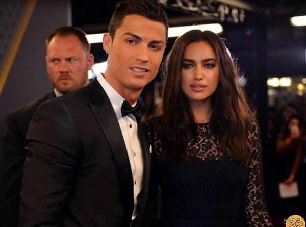  عکس بوسیدن رونالدو و همسرش