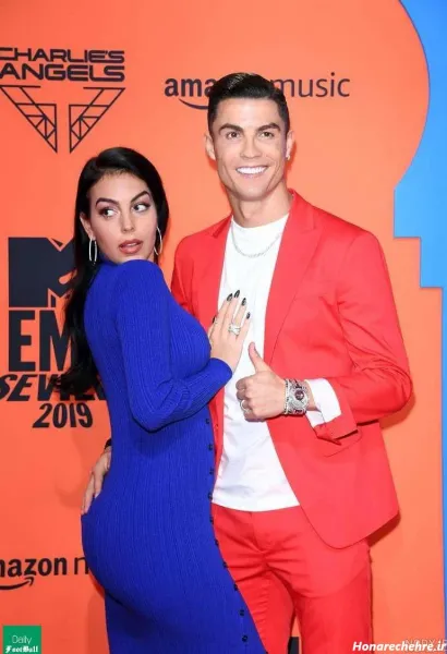  مسی رونالدو و همسرش بوسیدن