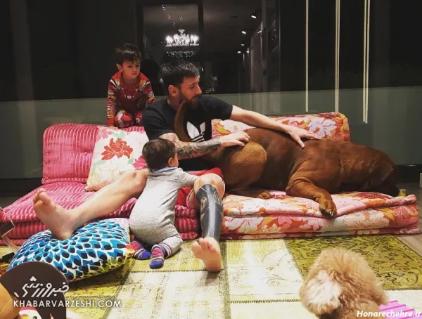  مسی رونالدو و همسرش بوسیدن