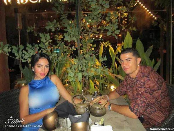  مسی رونالدو و همسرش بوسیدن