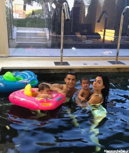  17 عکس بوسه مسی و همسرش در عروسی