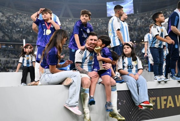 همسر مسی و رونالدو