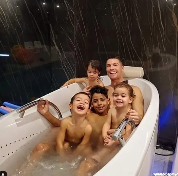 عکس بوسه مسی و همسرش در عروسی