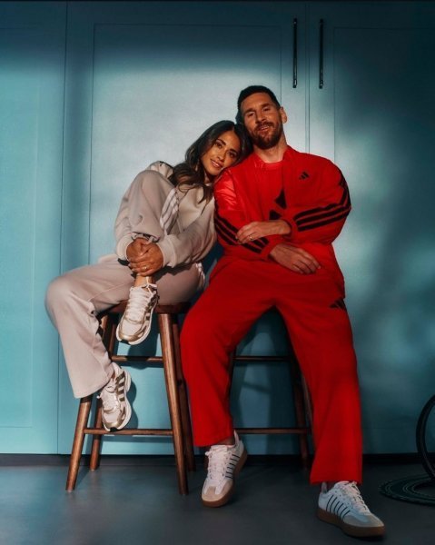 مسی و همسرش در خانه