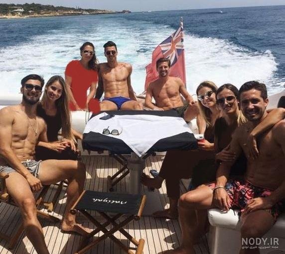 عکس استراحت لیونل مسی و همسرش آنتونلا در ساحل بارسلونا