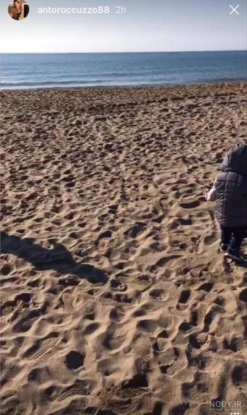  عکس استراحت لیونل مسی و همسرش آنتونلا در ساحل بارسلونا