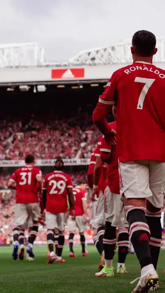  28 عکس رونالدو در منچستر یونایتد با جام