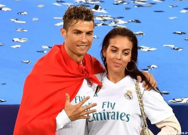  17 عکس رونالدو و زنش در استخر