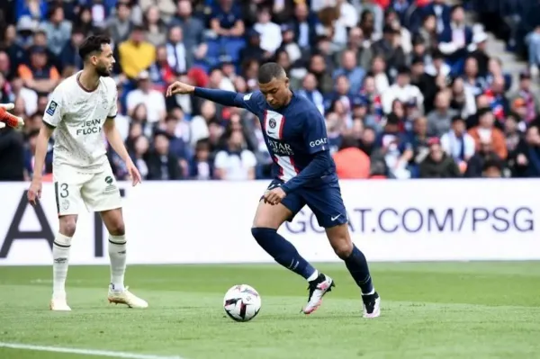  عکس امباپه و همسرش و فرزندش