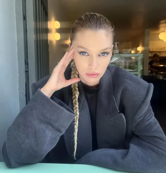  عکس امباپه و همسرش در ساحل