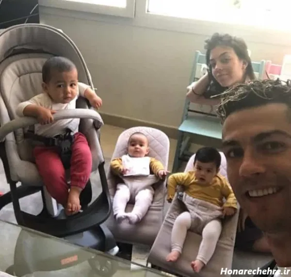  38 عکس عاشقانه رونالدو و همسرش