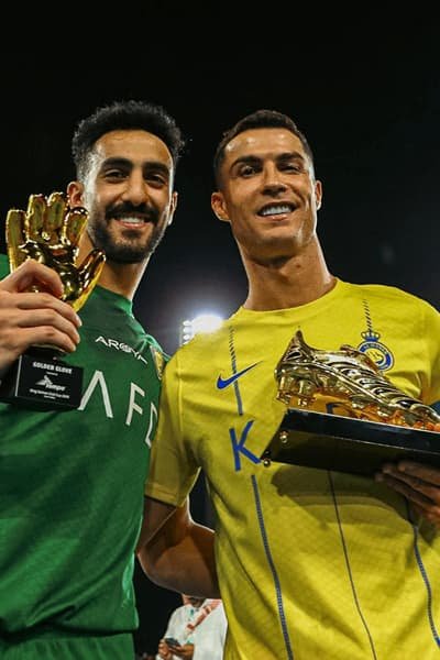  عکس رونالدو در النصر با لباس آبی