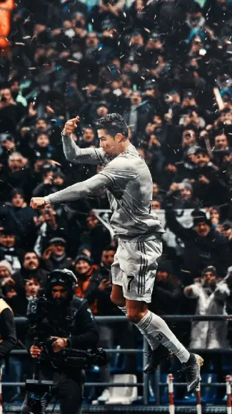  عکس رونالدو در النصر با لباس آبی