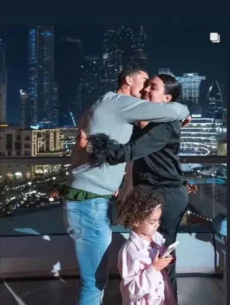  عکس جورجینا در برج خلیفه