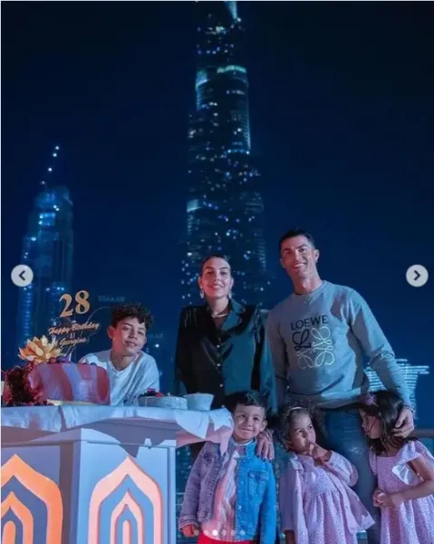  عکس جورجینا در برج خلیفه