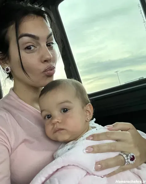  40 عکس جورجینا رودریگز