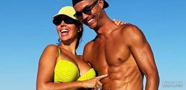  36 عکس جورجینا در ساحل