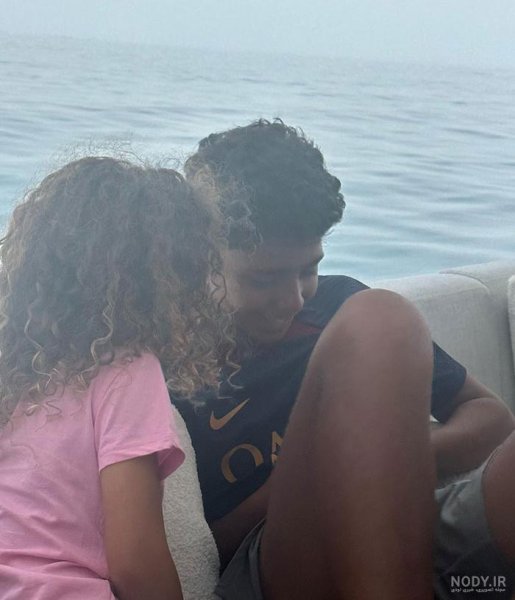  36 عکس جورجینا در ساحل