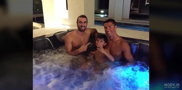  عکس جورجینا-در-استخر سکسی