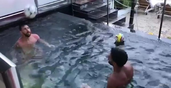  عکس جورجینا-در-استخر سکسی