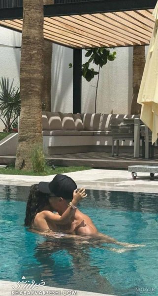  عکس جورجینا-در-استخر سکسی