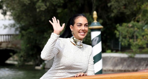  عکس جورجینا-در-استخر سکسی