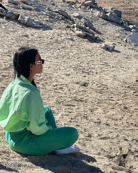 عکس جورجینا در ساحل